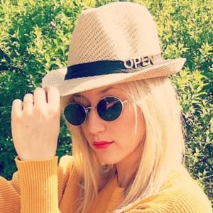 Meet your Posher, Hayley